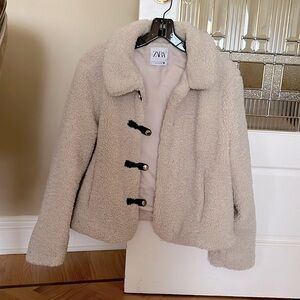 Zara white cropped jacket in white. Size Medium.